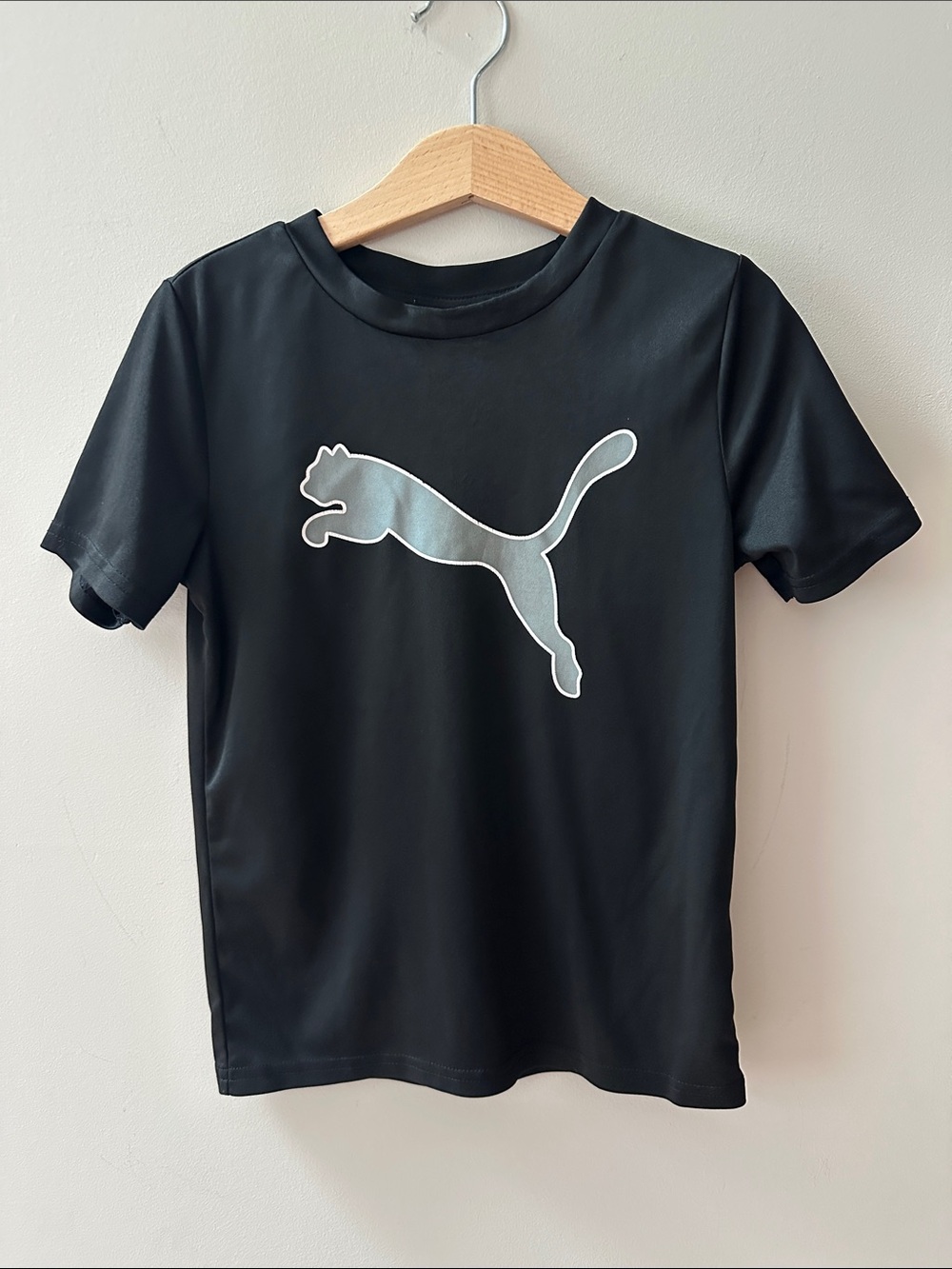 8/$25 Puma Boys Black Silver Cat Logo T-Shirt Size 6